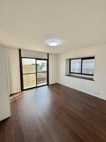 【洋室】 | 中新田リノベーション中古戸建 | 約8.5帖