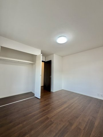 【洋室】 | 中新田リノベーション中古戸建 | 約6.5帖