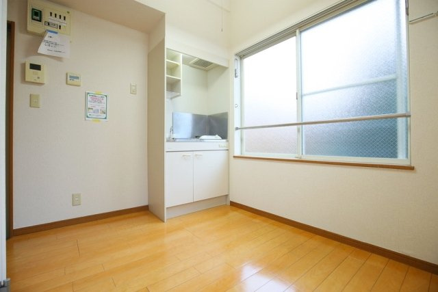 新宿区高田馬場３丁目のアパートの居間・リビング