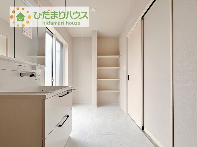 【ランドリースペース】 | 阿見町荒川本郷第2期　新築戸建　4号棟 | 奥様の家事の効率をアップする、キッチンから水廻りへの動線をスムーズにした設計プラン！