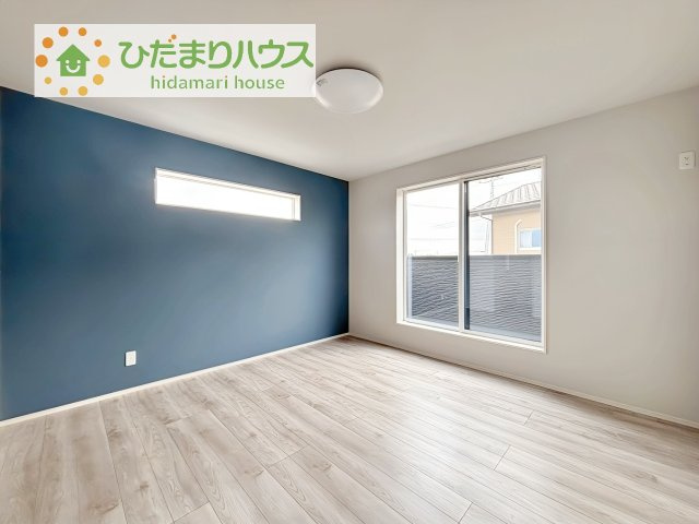 【寝室】 | 阿見町荒川本郷第2期　新築戸建　4号棟 | 広めの主寝室は、ベッドの他にもパソコンデスクやドレッサーなども置けちゃいます(*^-^*)