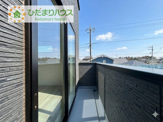 【バルコニー】 | 阿見町荒川本郷第2期　新築戸建　4号棟 | バルコニーはあなただけの花火会場。色とりどりの花火が夜空を彩ります。