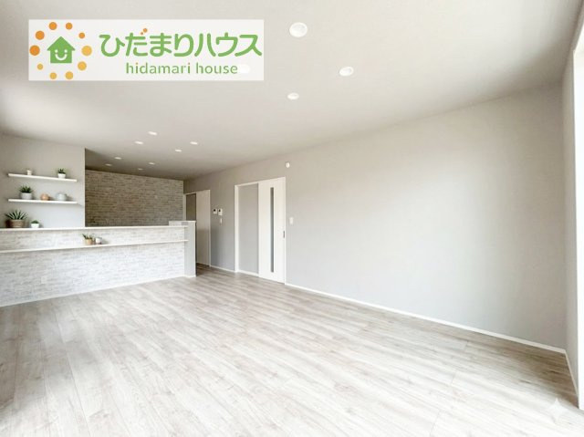 【居間・リビング】 | 阿見町荒川本郷第2期　新築戸建　4号棟 | 早くお仕事終わらせて、家に帰りたくなるようなリビングです(^^♪
