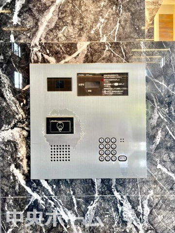 シティタワーズ豊洲ザ・シンボルの防犯設備|【オートロック】オートロックシステムでセキュリティ充実。当たり前ですが、安全で安心して暮らすのって大事ですよね。お探しのご条件でオートロック付きの物件を探す方も多いですがやはりセキュリティは大事です。