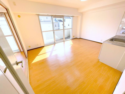 【居間・リビング】 | グランドール園田 201 | ※内観写真は、従前契約者様がご入居前（2024．2．16）撮影分です。