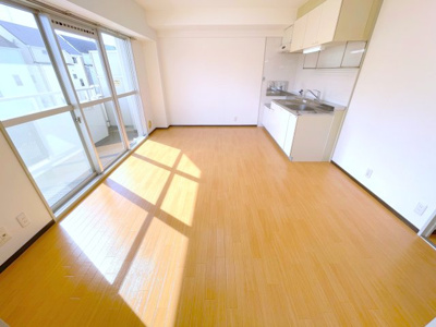 【居間・リビング】 | グランドール園田 201 | ※内観写真は、従前契約者様がご入居前（2024．2．16）撮影分です。