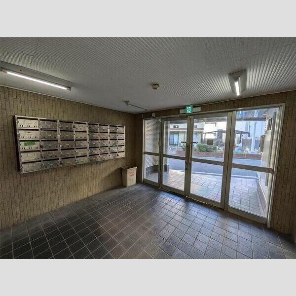 トーシンハイツ堀江のエントランス