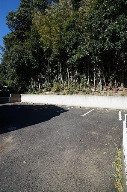 エーデル１の駐車場