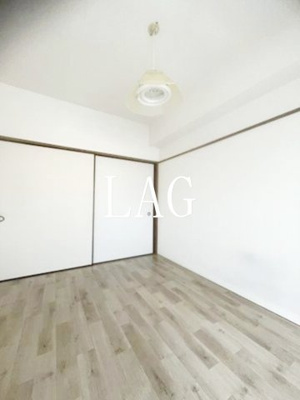 【居間・リビング】 | エメラルドマンション | 洋室のお部屋です。