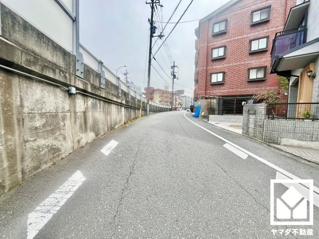 伏見区桃山町丹下の前面道路含む現地写真