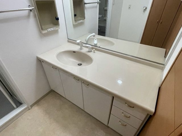 コアマンションネクステージ古城堀端公園の洗面所|温水シャワー付の洗面化粧台