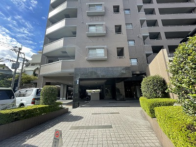 コアマンションネクステージ古城堀端公園の外観|エントランスアプローチ