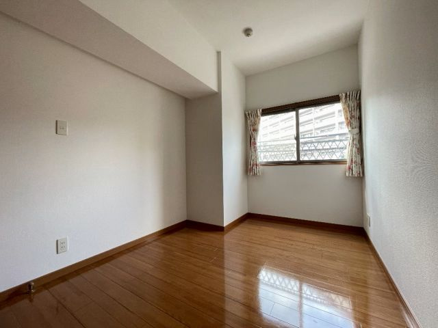 コアマンションネクステージ古城堀端公園の洋室