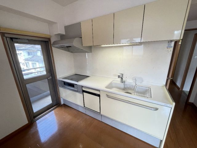 コアマンションネクステージ古城堀端公園のキッチン|食器洗浄乾燥機付きのキッチン