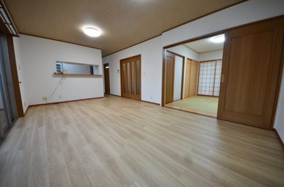 【居間・リビング】 | 上花山坂尻