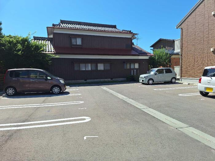 エバーグリーンの駐車場