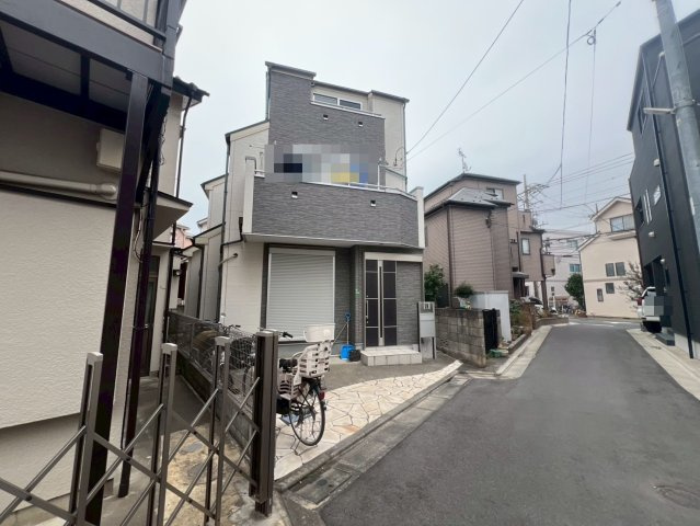 【外観】 | 練馬区春日町５丁目　中古戸建て | 重厚感と上質さを感じさせる佇まいが魅力の、落ち着きある外観