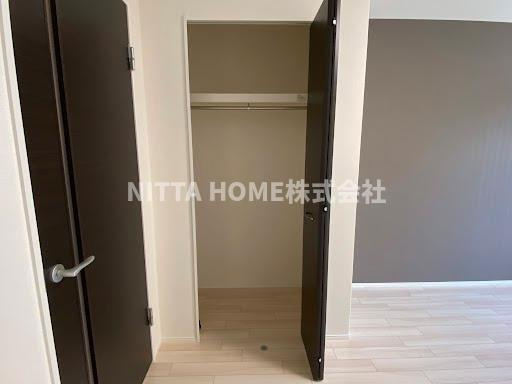 ヴィーヴル　(ｖｉｖｒｅ)の収納|クローゼットも完備しています＊