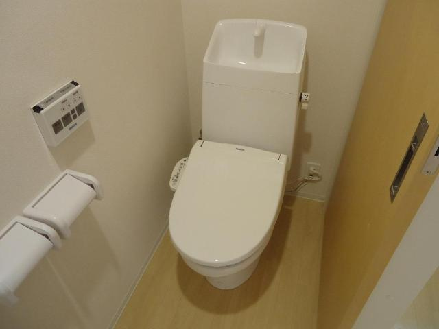 アレイ　ひまわりのトイレ|シャワー付トイレ