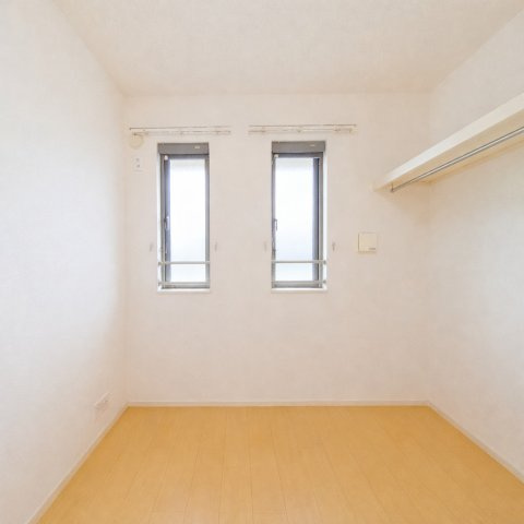 レイヤードの洋室