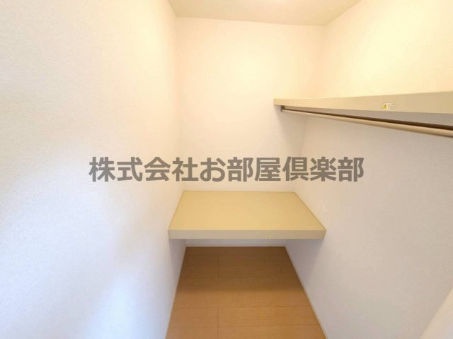 ヴィルヌーブ弐番館の収納|ウォークインクローゼットです☆