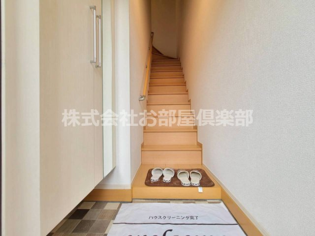 ヴィルヌーブ弐番館の玄関