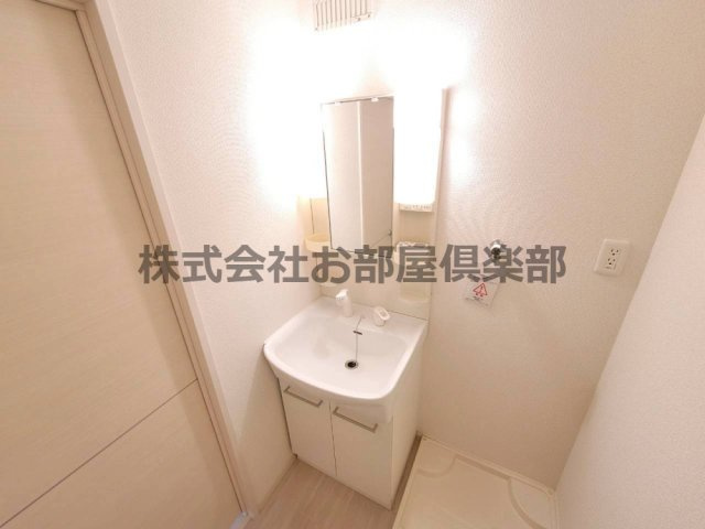 ヴィルヌーブ弐番館の洗面所|ゆったりとスペースのある洗面所