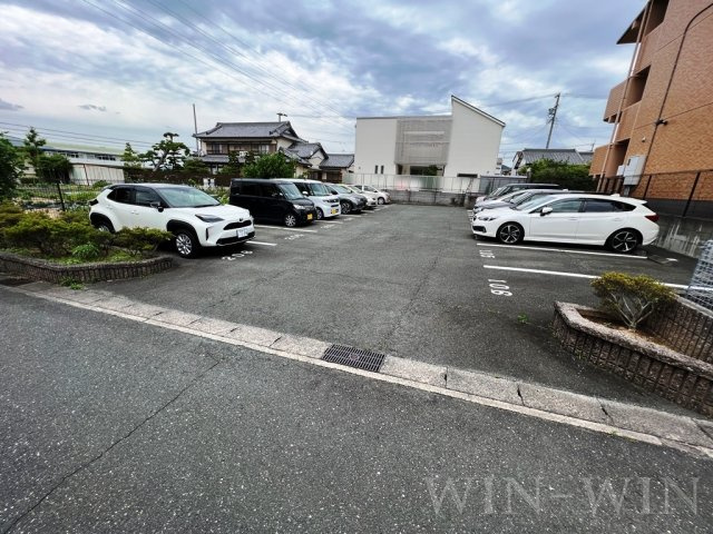 アーバンハイツボヌールの駐車場