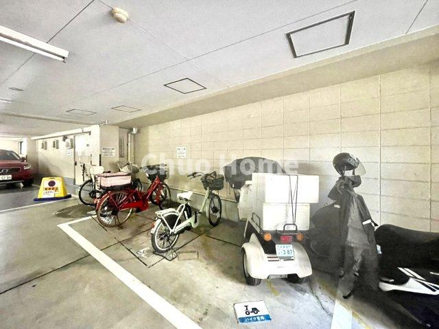 ディアプラザ根津の駐車場|【バイク置場】最新の空き状況や費用などの詳細は担当スタッフまでお問い合わせください。