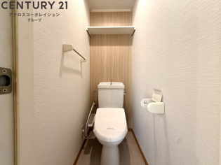 温水洗浄便座付きのトイレです♪