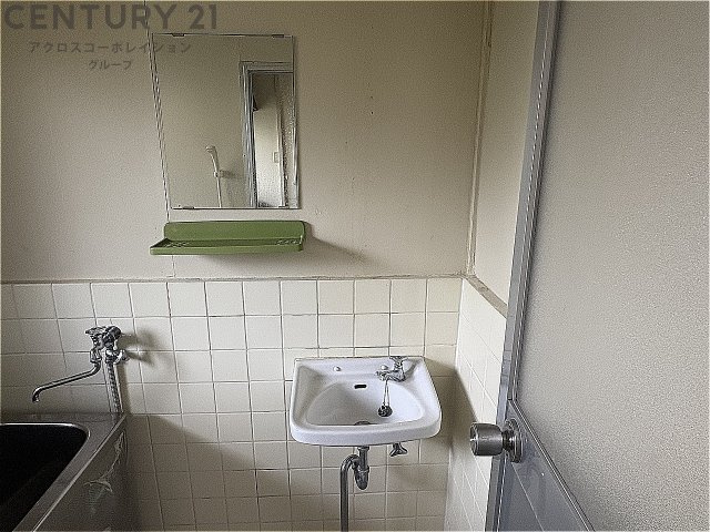 浴室内に洗面台がついてます！