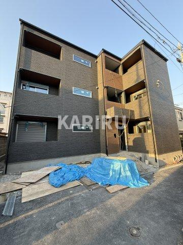 セレニティ勝山北のエントランス