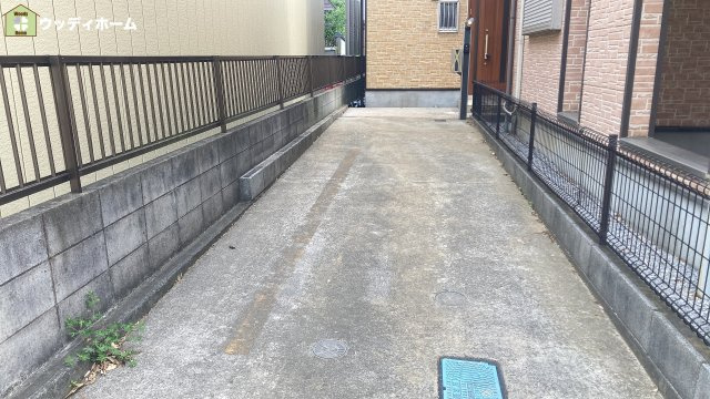 川口市三ツ和2丁目　中古一戸建ての駐車場