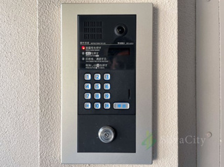 【防犯設備】 | ハイネス大久保 | オートロック解除パネル