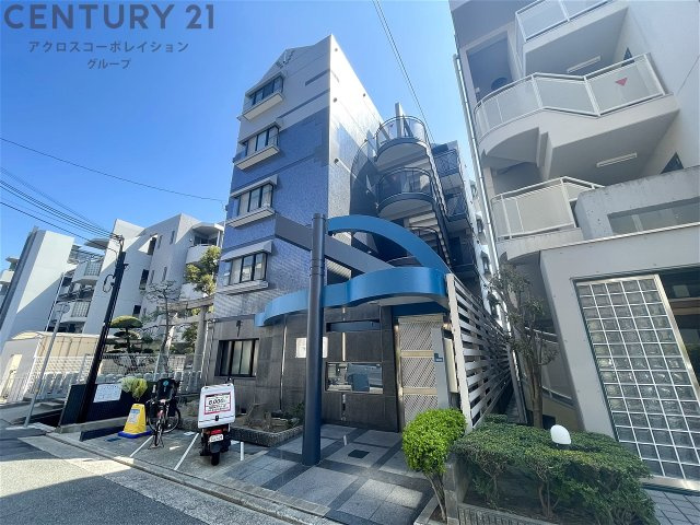 オートロックで外部の人間か簡単に出入りできないため安心です！
