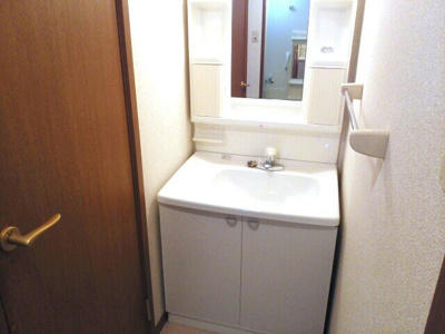 【洗面所】 | プリムローズ | ゆったりとスペースのある洗面所