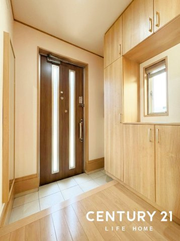 【玄関】 | 小田急線「本厚木」中古戸建 | ゆったりとした玄関です