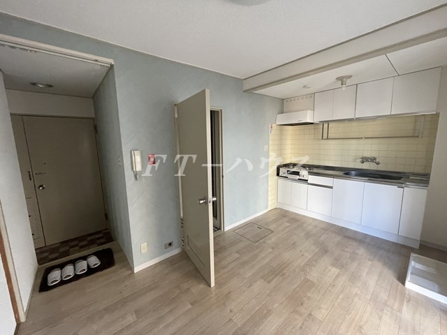 習志野市津田沼２丁目の賃貸マンションの居間・リビング