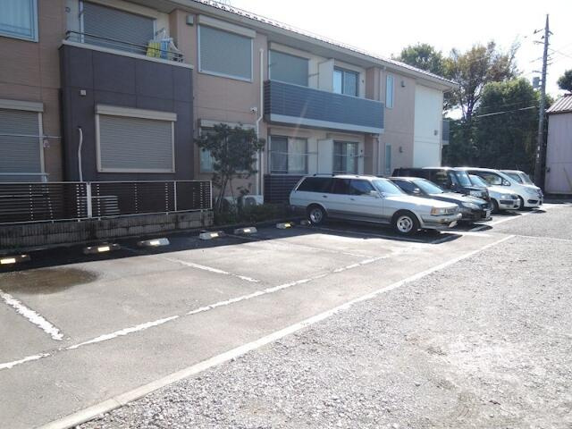 川崎市多摩区菅馬場１丁目のアパートの駐車場