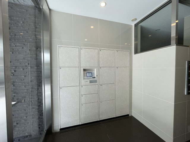 アウルステージ問屋町のその他共用部分|不在にも安心な宅配ボックスがあります。