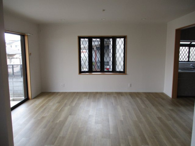 【居間・リビング】 | 山手三丁目22番15号（B-12）