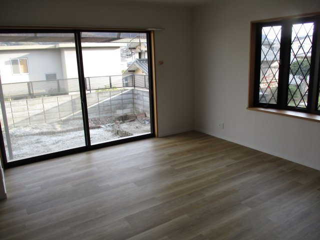 【居間・リビング】 | 山手三丁目22番15号（B-12）