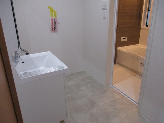 【独立洗面台】 | 山手三丁目22番15号（B-12）