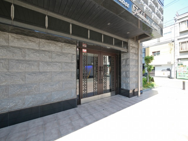 大阪市西淀川区柏里２丁目の賃貸マンションのエントランス