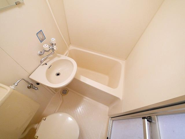 シティパレス富雄北の浴室|コンパクトで使いやすいお風呂です