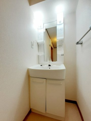 【洗面所】 | サンライズ別府 | 広い洗面スペース