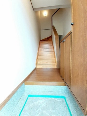 【玄関】 | サンライズ別府 | 明るい玄関です