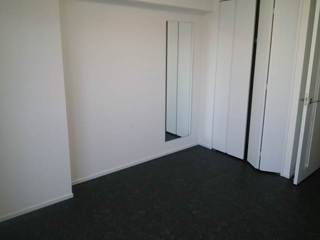 スクエアシティ西台AZの洋室|姿見の付いた洋室