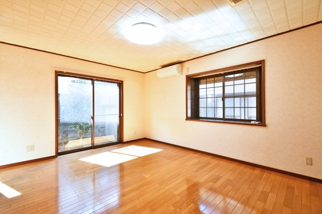 白岡市篠津の居間・リビング