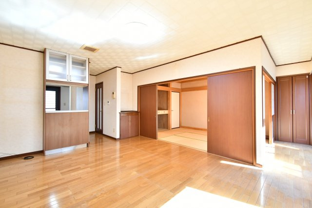 白岡市篠津の居間・リビング